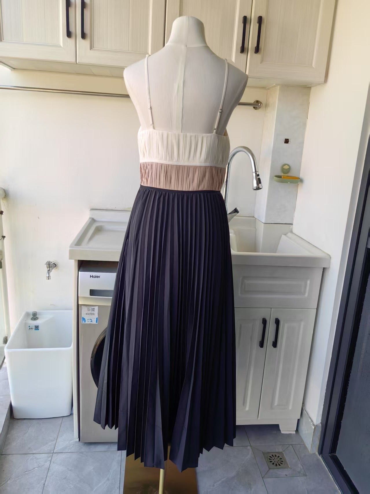 SK Stephanie Pleated Poplin Midi Dress