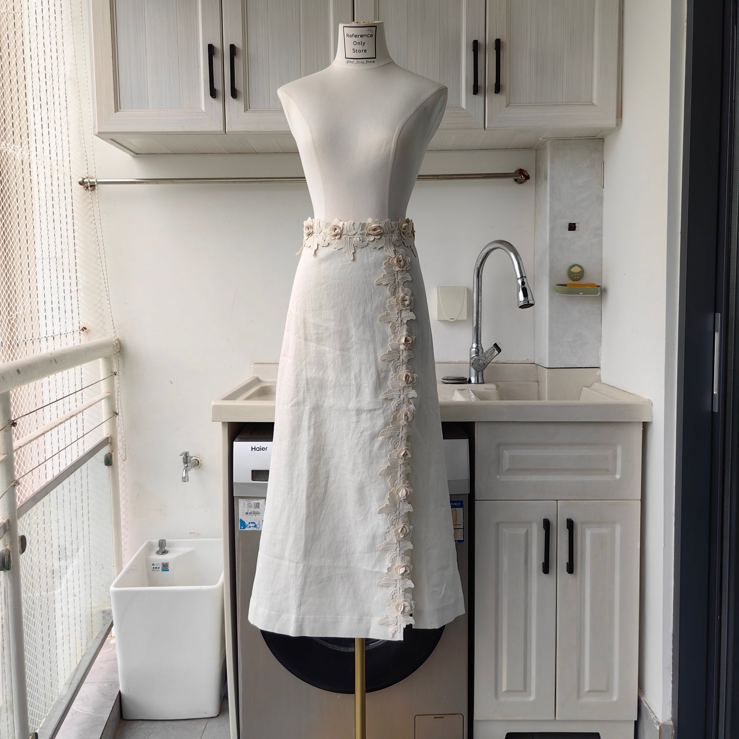 Oro Rosebud Lace Linen Midi Skirt