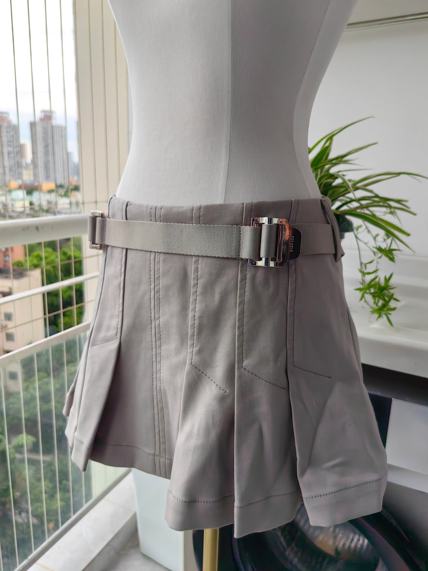 Must have! DL Cotton Blend Pleated Mini Skirt