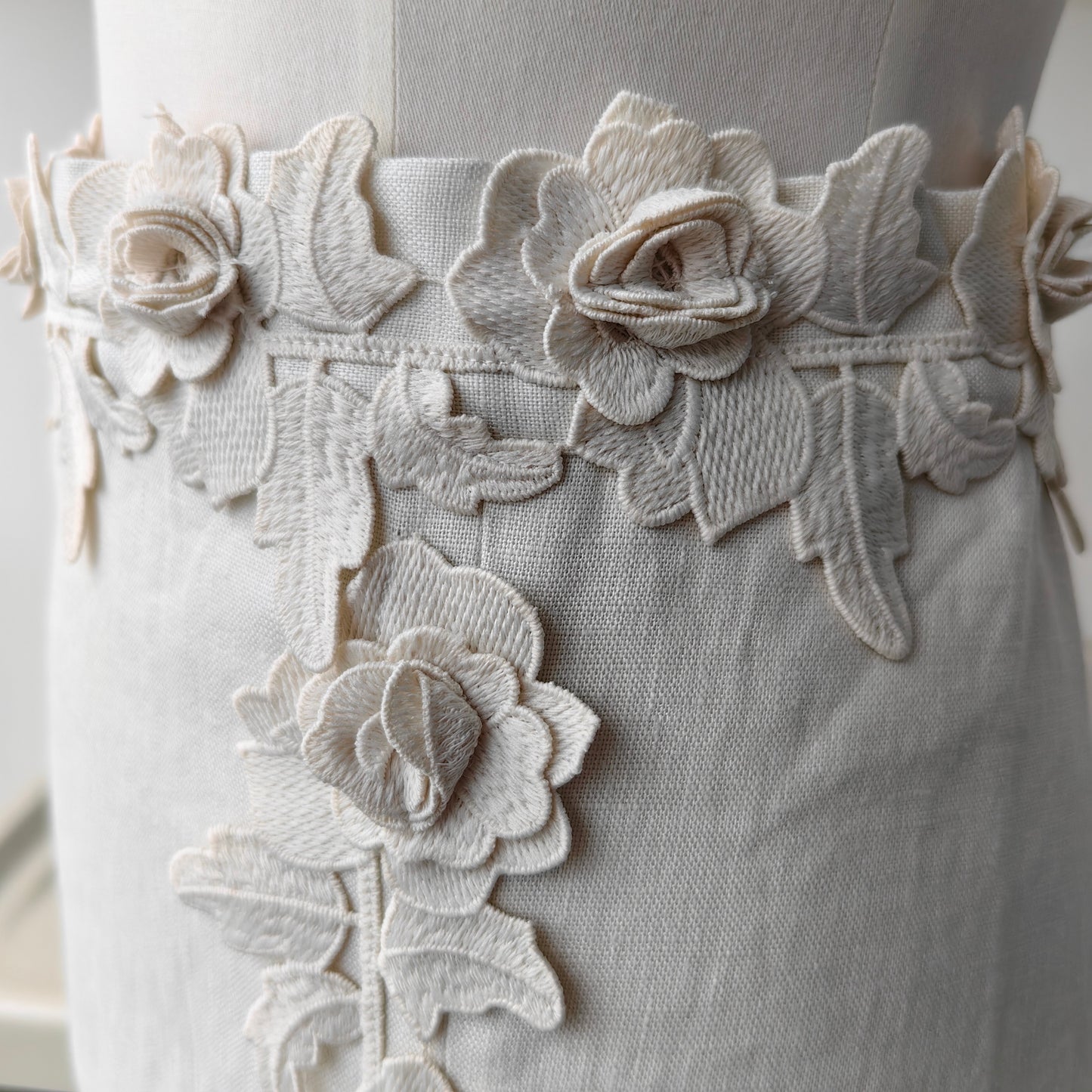 Oro Rosebud Lace Linen Midi Skirt
