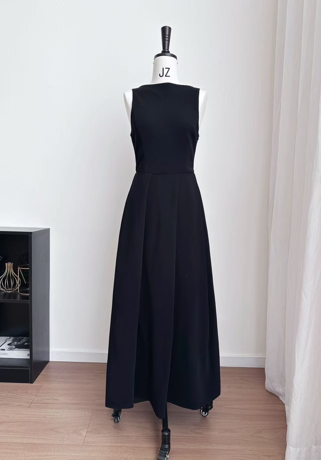 EA Technical Cady sleeveless dress with pleats