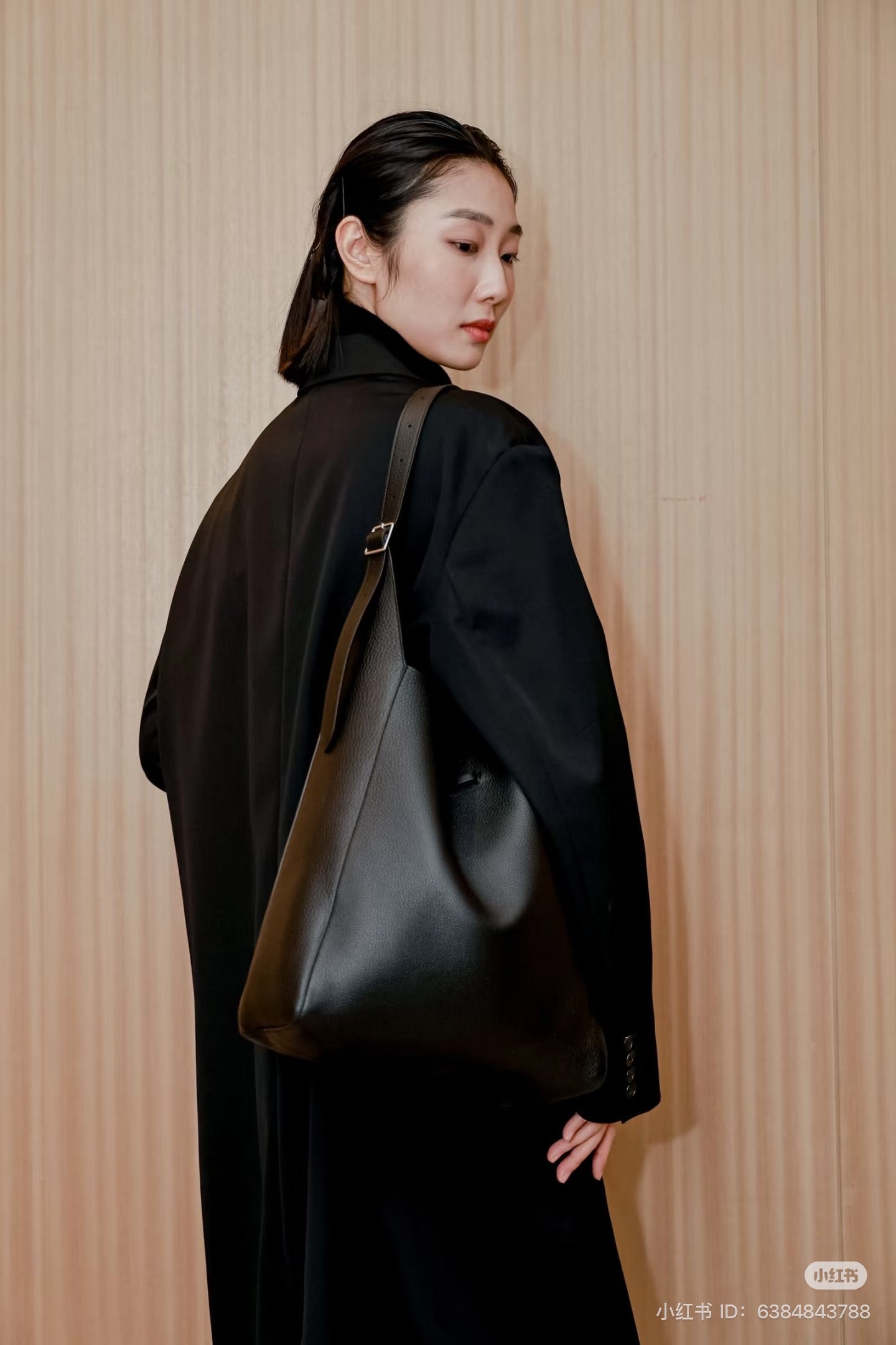 TR Blake leather tote bag in Black