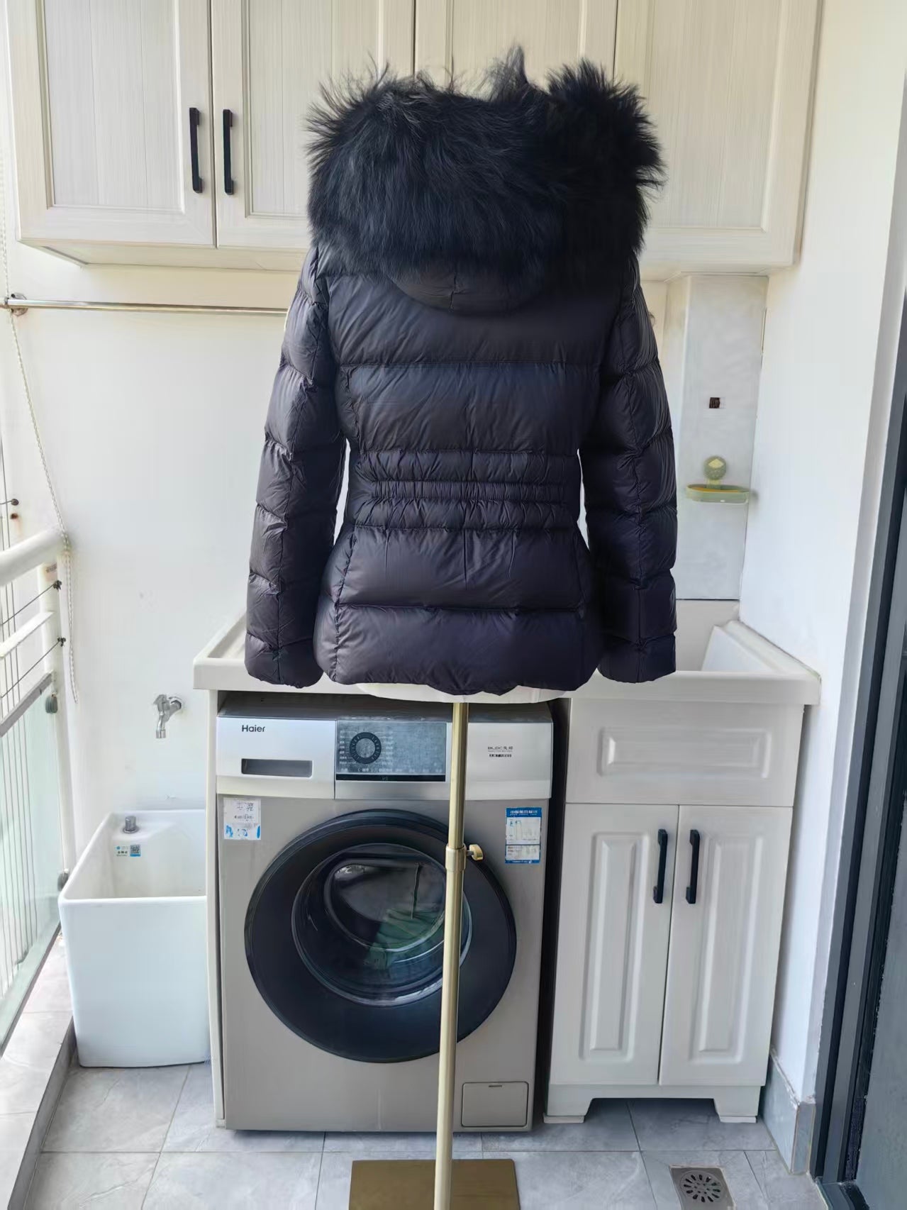 MC Boed Hooded shearling trimmed short down jacket