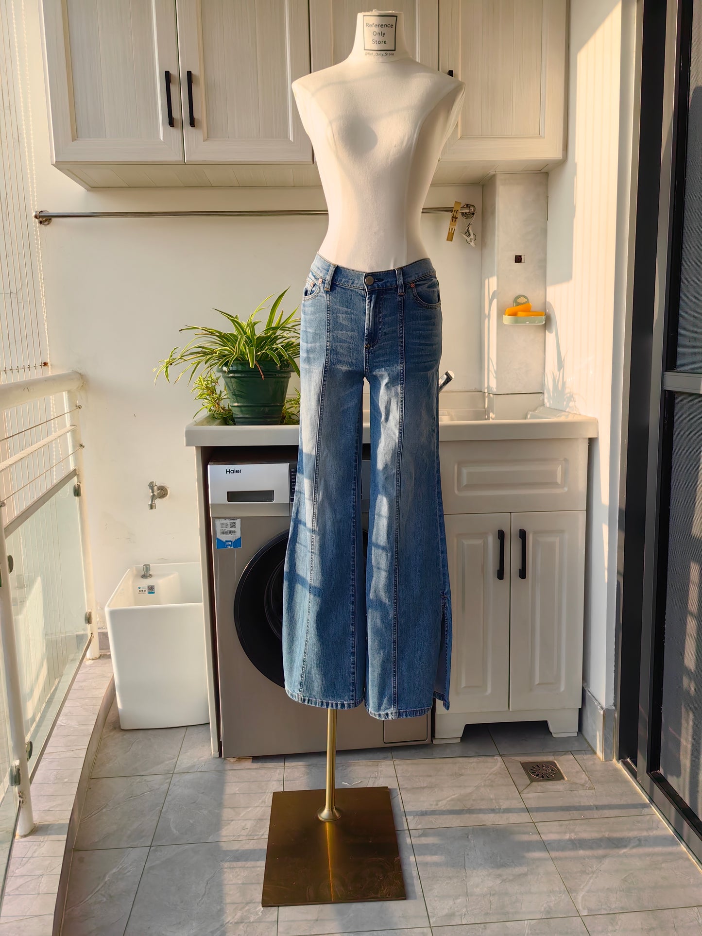 AO Timothy Low rise Jean with slit