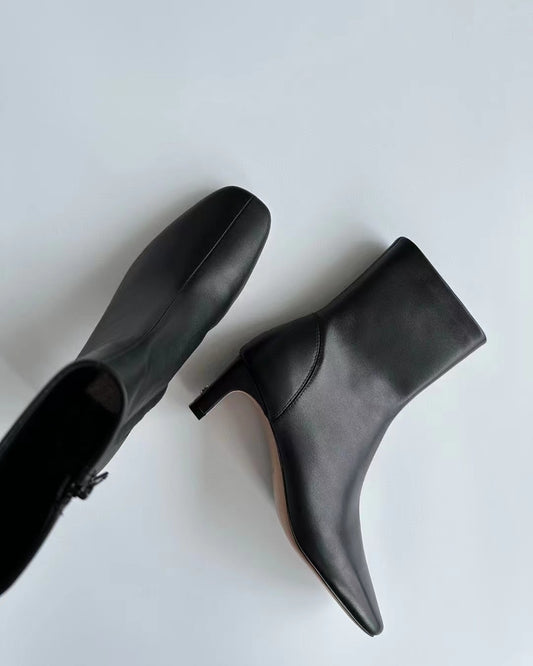 RJ Doria Black Leather Boots in Black