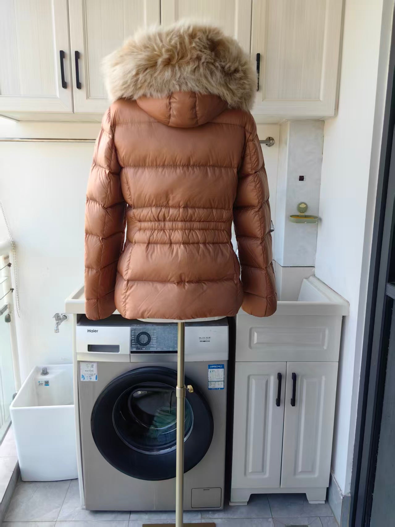 MC Boed Hooded shearling trimmed short down jacket