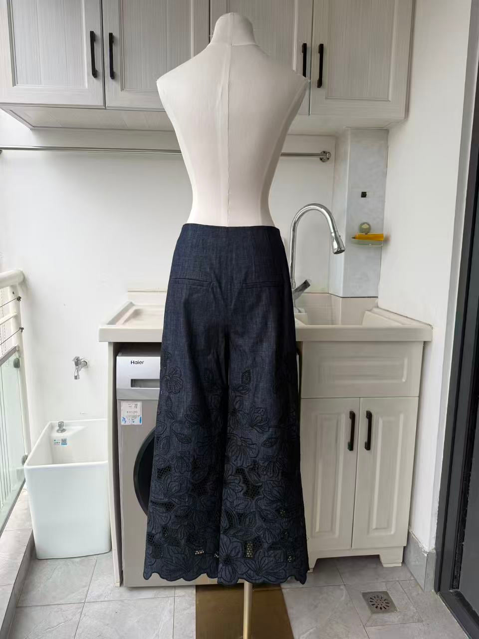 VB Indigo eyelet cotton top, pants and jacket