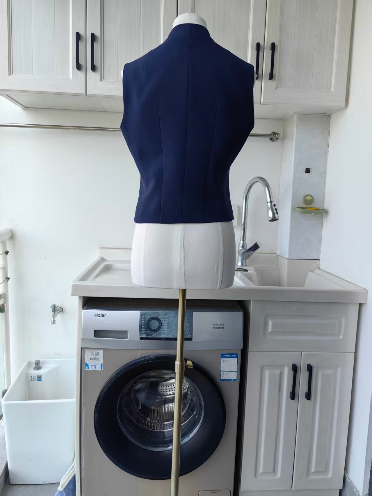 TF Clever Crepe Romney waist coat in navy
