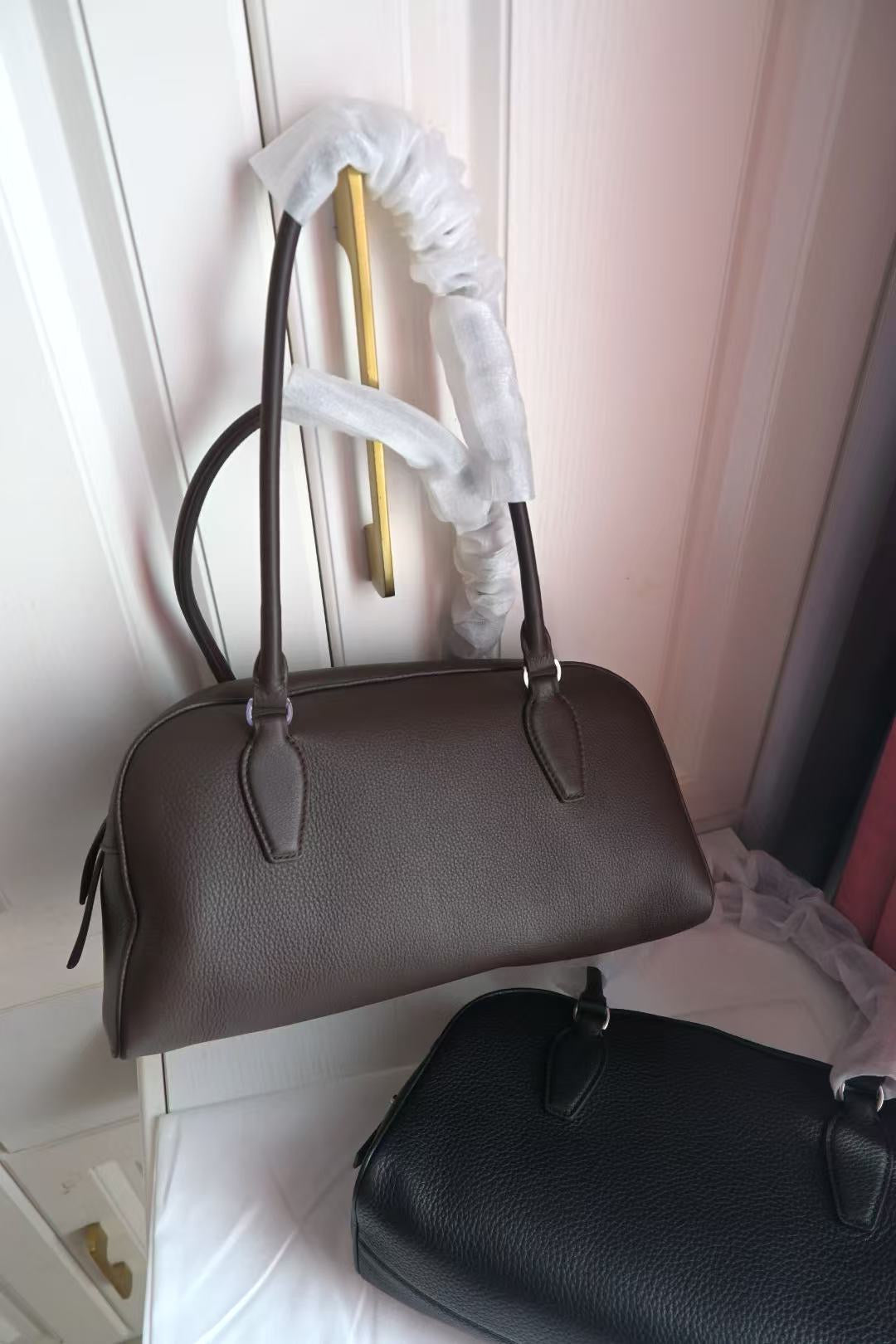 TR EW India leather shoulder bag
