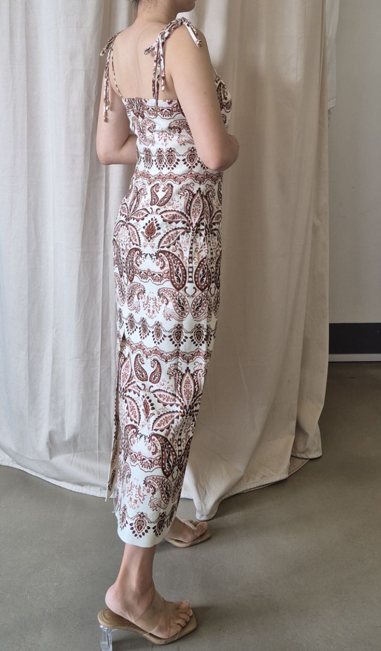 cc Chelsea sleeveless midi dress