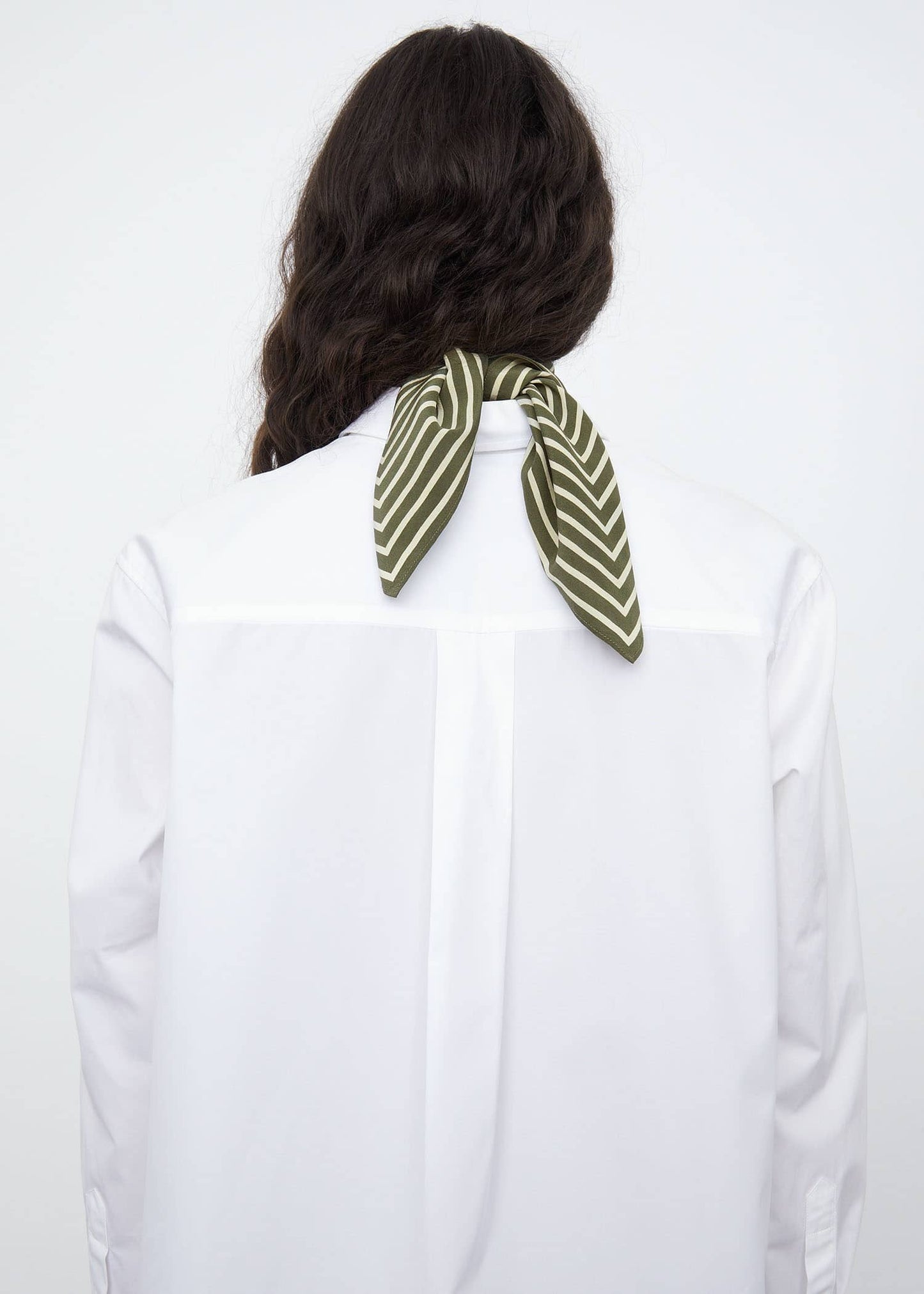 Monogram silk scarf blouse black – Totême